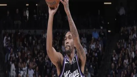 穆西亚拉力挽狂澜，法兰克福进球荣膺拜仁二月最佳评选